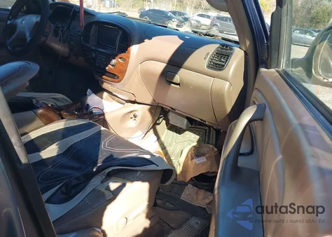 2002 Toyota Sequoia Limited V8 z USA, uszkodzony, nr VIN 5TDBT48A92S074893